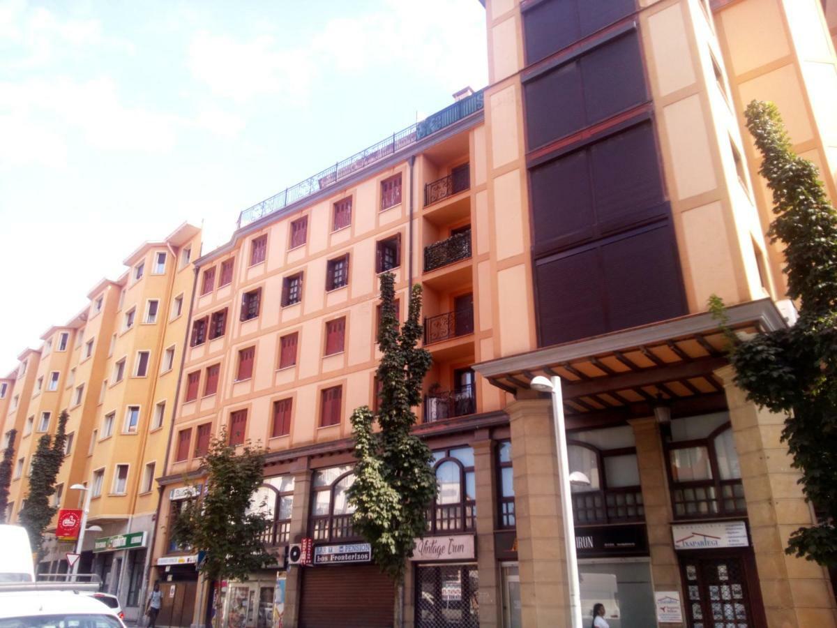 Los Fronterizos Hotel Irun Bagian luar foto