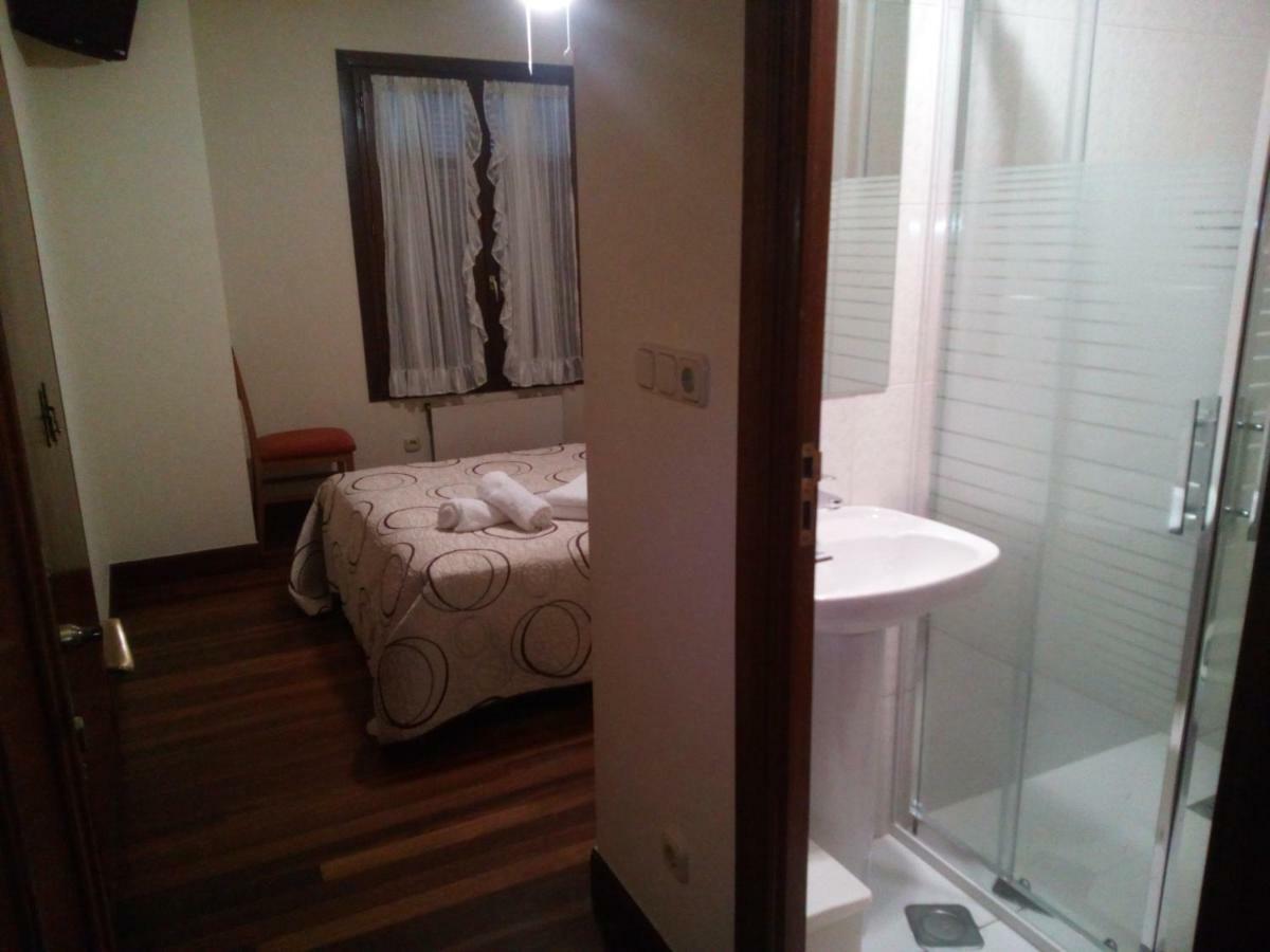 Los Fronterizos Hotel Irun Bagian luar foto